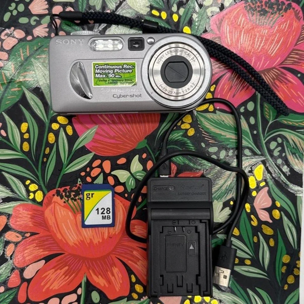 Sanyo VPC-E2100 Digital Camera – Compact Point-and-Shoot Camera
